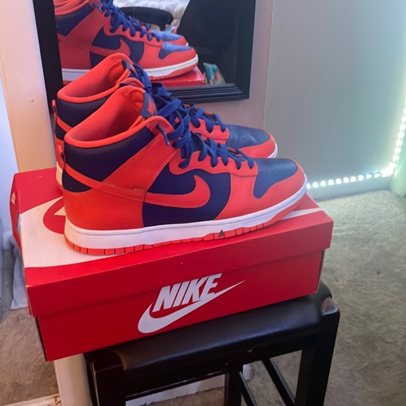 Size 10.5 Nike dunks high retro